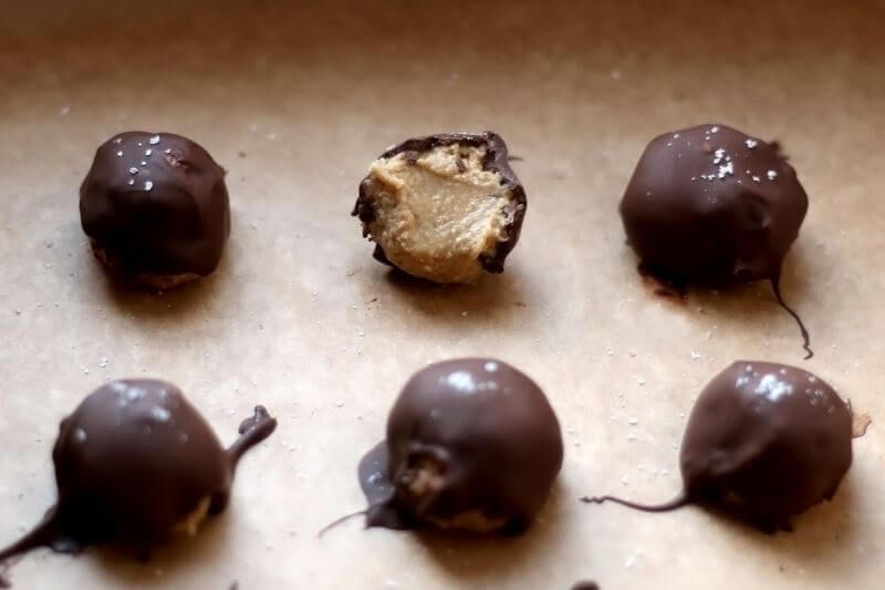 nepečené cukroví mandlové kuličky