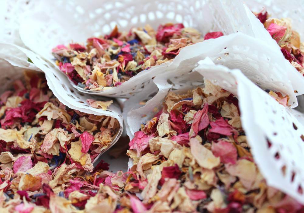 kornout z dekorativní krajky