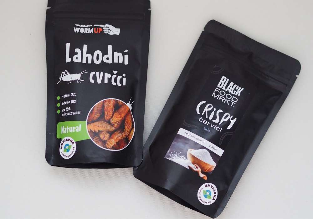 Lahodné cvrčky od WormUp Natural a Crispy červíky od Black FOOD MRKT