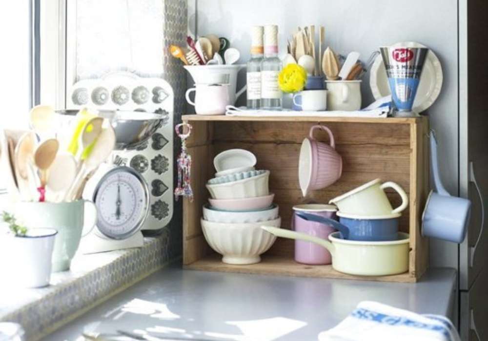 dřevěné bedýnky v kuchyni