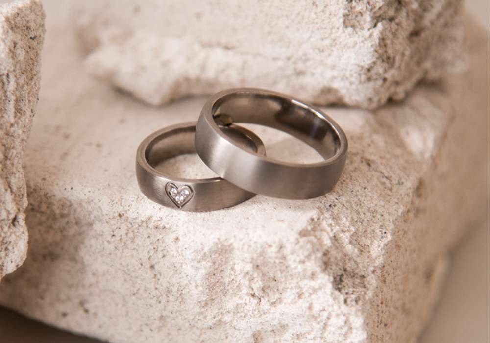 materiály snubních prstenů titan