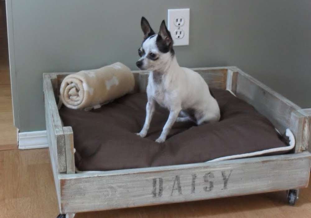 co s dřevěnou bedýnkou