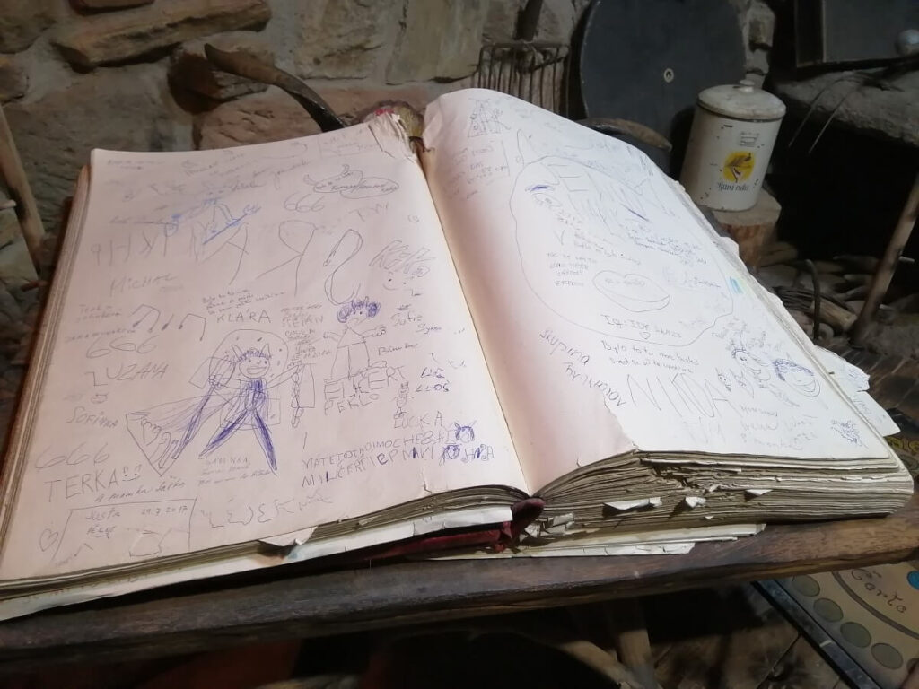 Kniha hříchů v Peklo Čertovina