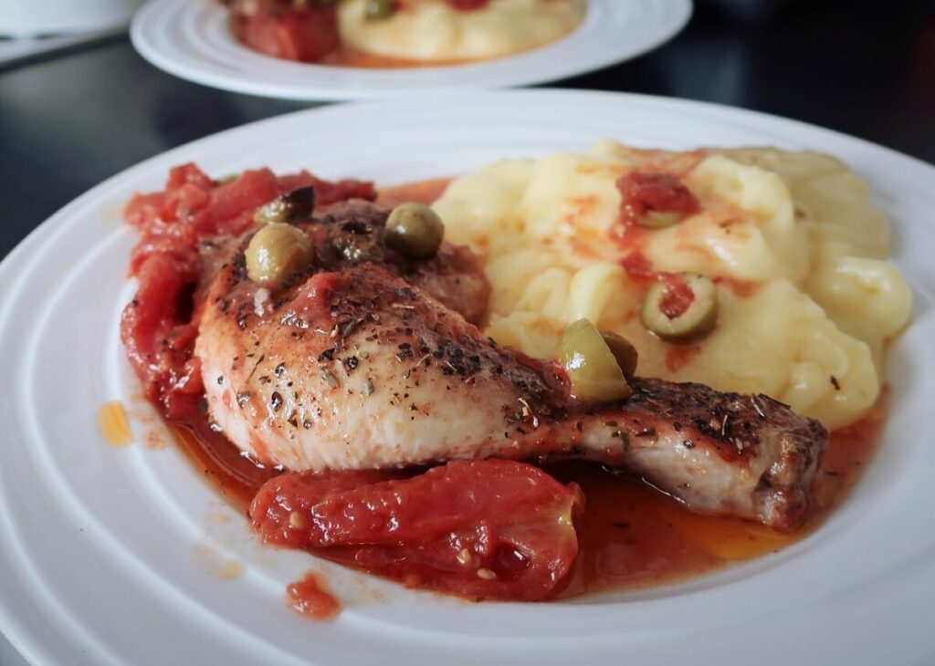Recept na kuřecí stehno s olivami a bramborovou kaší
