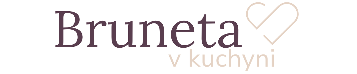 Bruneta v kuchyni nové logo
