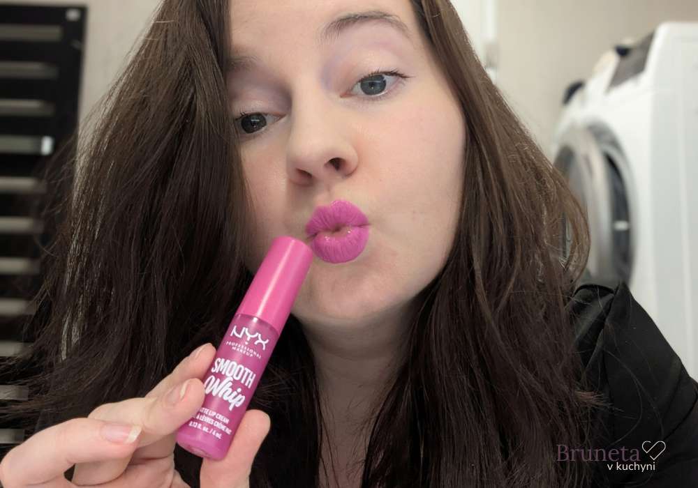 NYX Smooth Whip Matte Lip Cream pom pom 