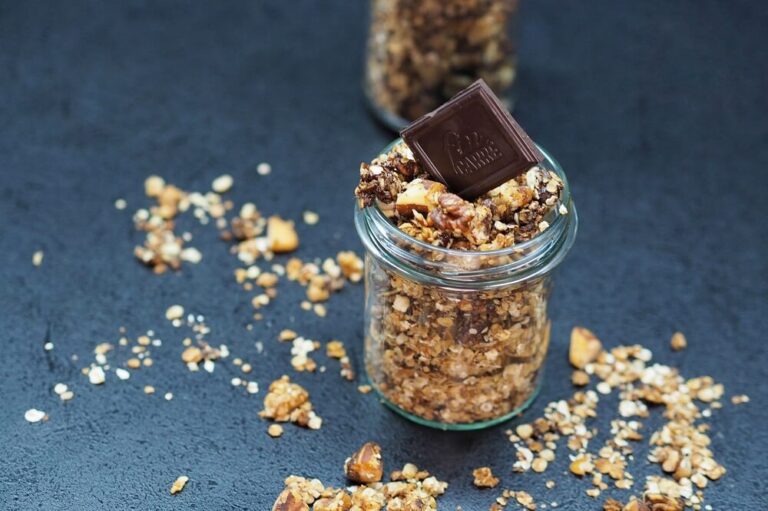 pečená granola s čokoládou