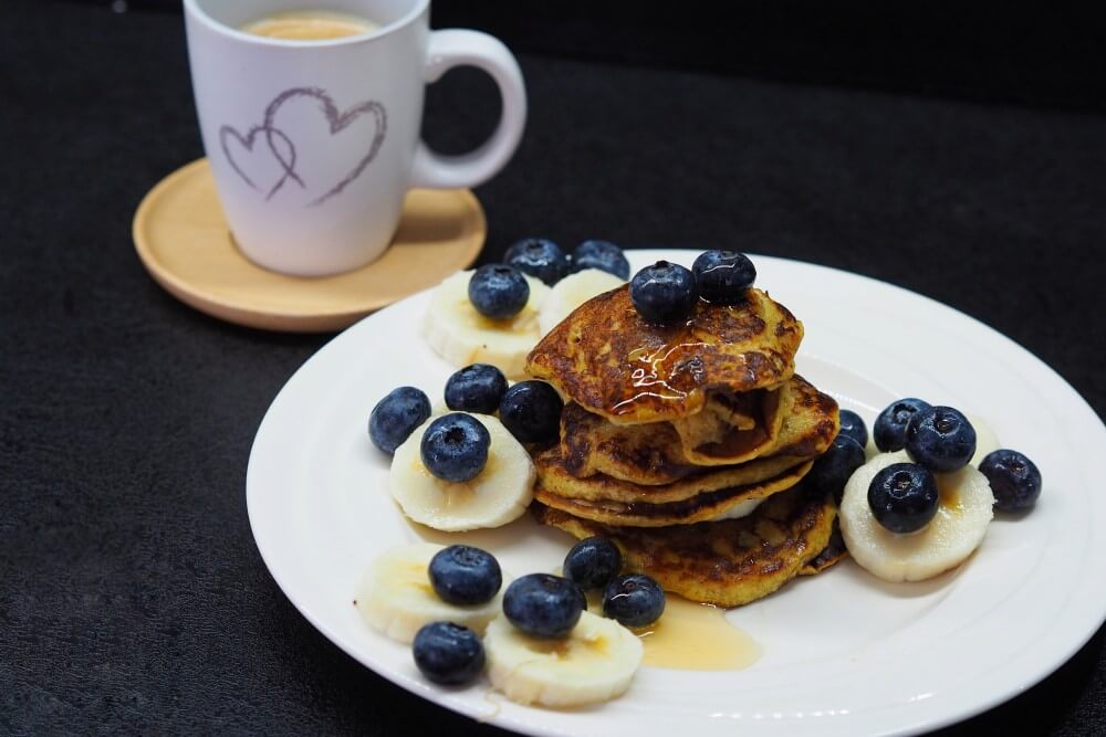 borůvkové lívanečky podle brunety v kuchyni