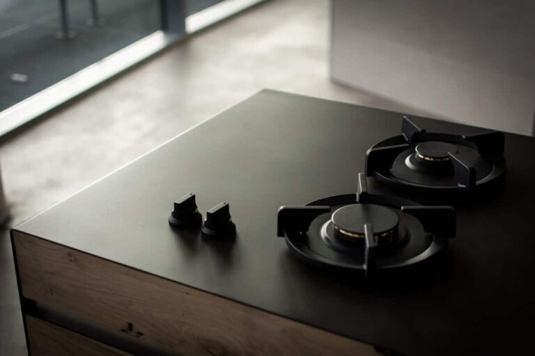 indukční deska nebo plyn