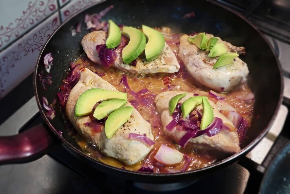 Recept na kuřecí prsa s avokádem