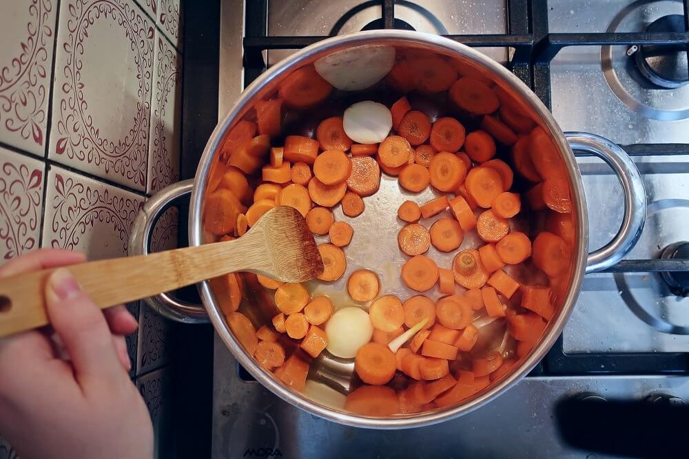 recept na mrkvovou polévku se zázvorem