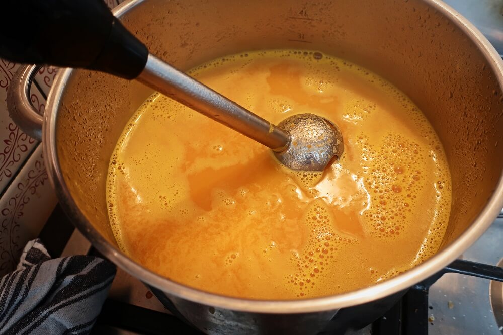 mrkvová polévka se zázvorem