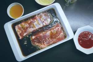 pečená žebra podle brunety v kuchyni