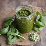 recept na pesto z medvědího česneku