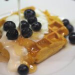 dýňové vafle podle brunety v kuchyni