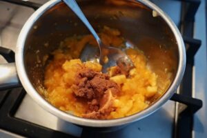 skořicové kaki pyré