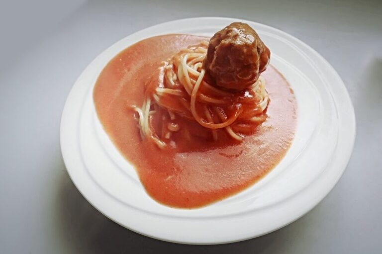 rajská s masovými koulemi