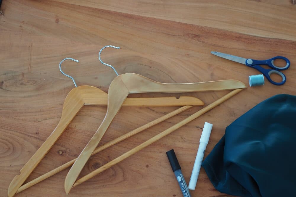 svatební ramínka na šaty